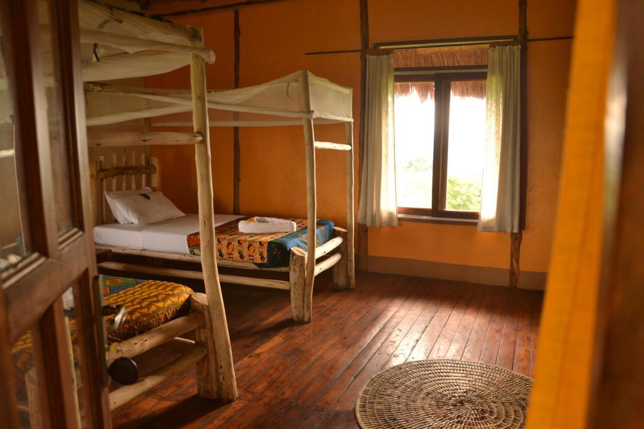 Topi Lodge Katunguru ภายนอก รูปภาพ