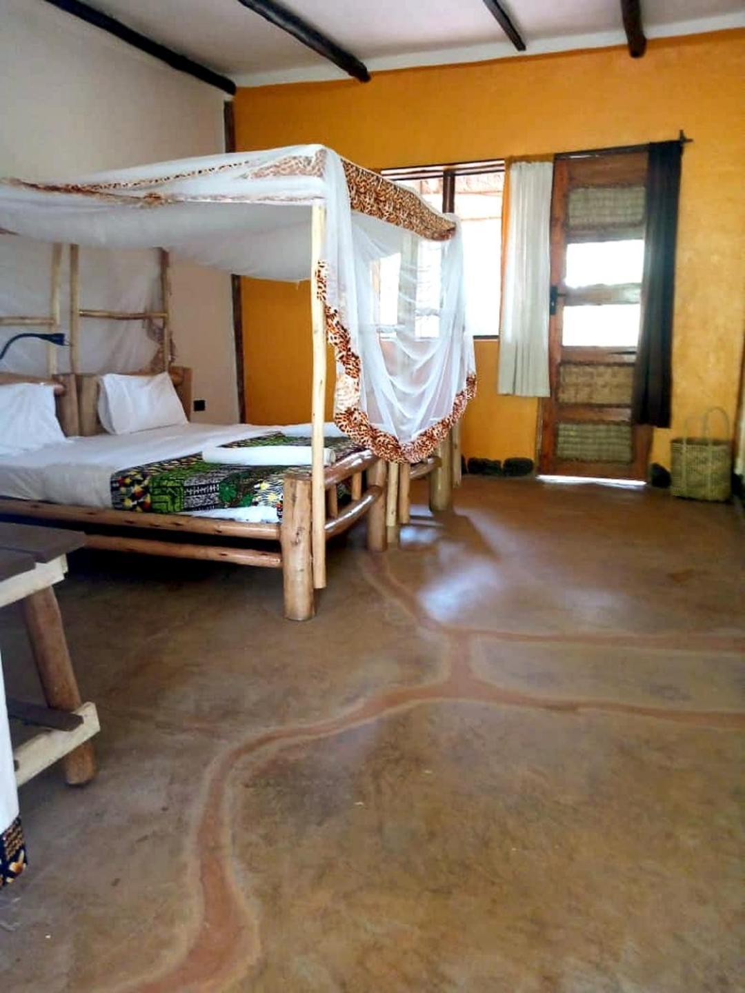 Topi Lodge Katunguru ภายนอก รูปภาพ