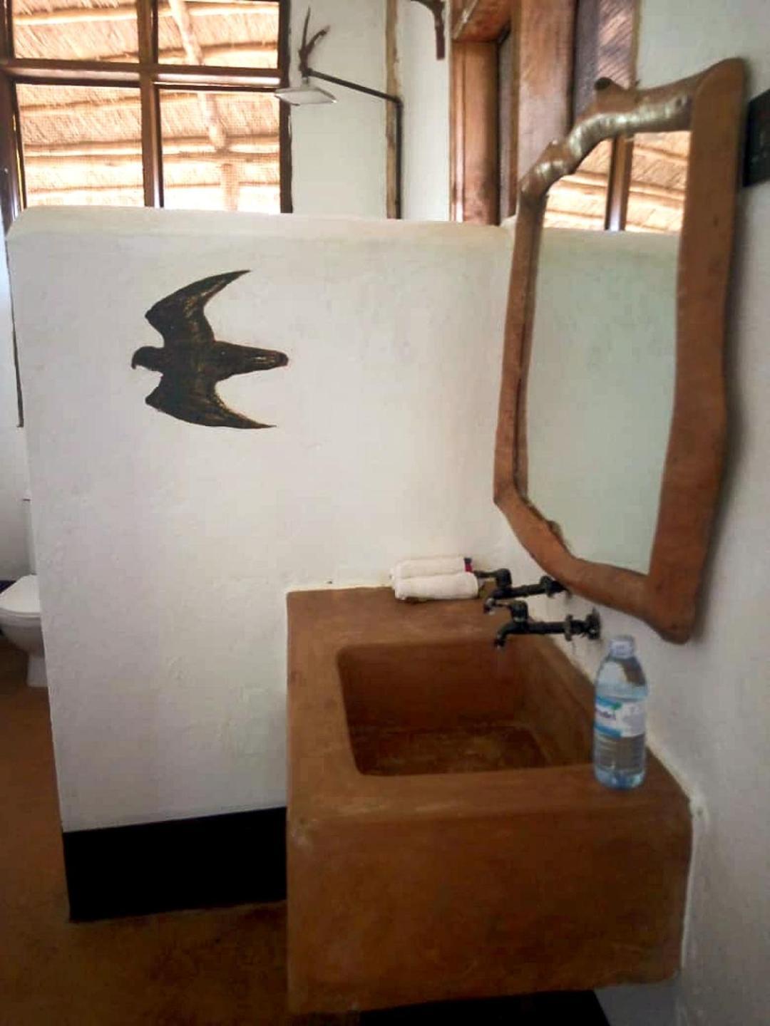 Topi Lodge Katunguru ภายนอก รูปภาพ