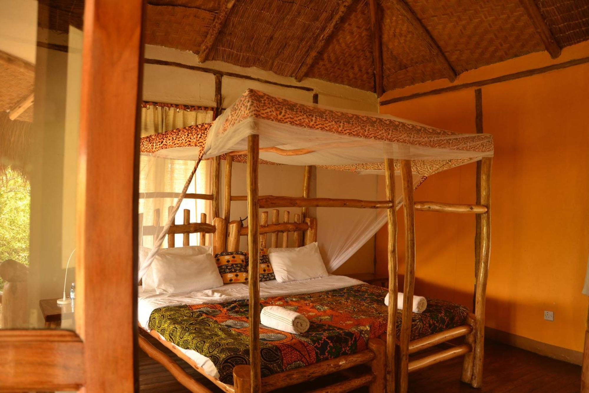 Topi Lodge Katunguru ภายนอก รูปภาพ