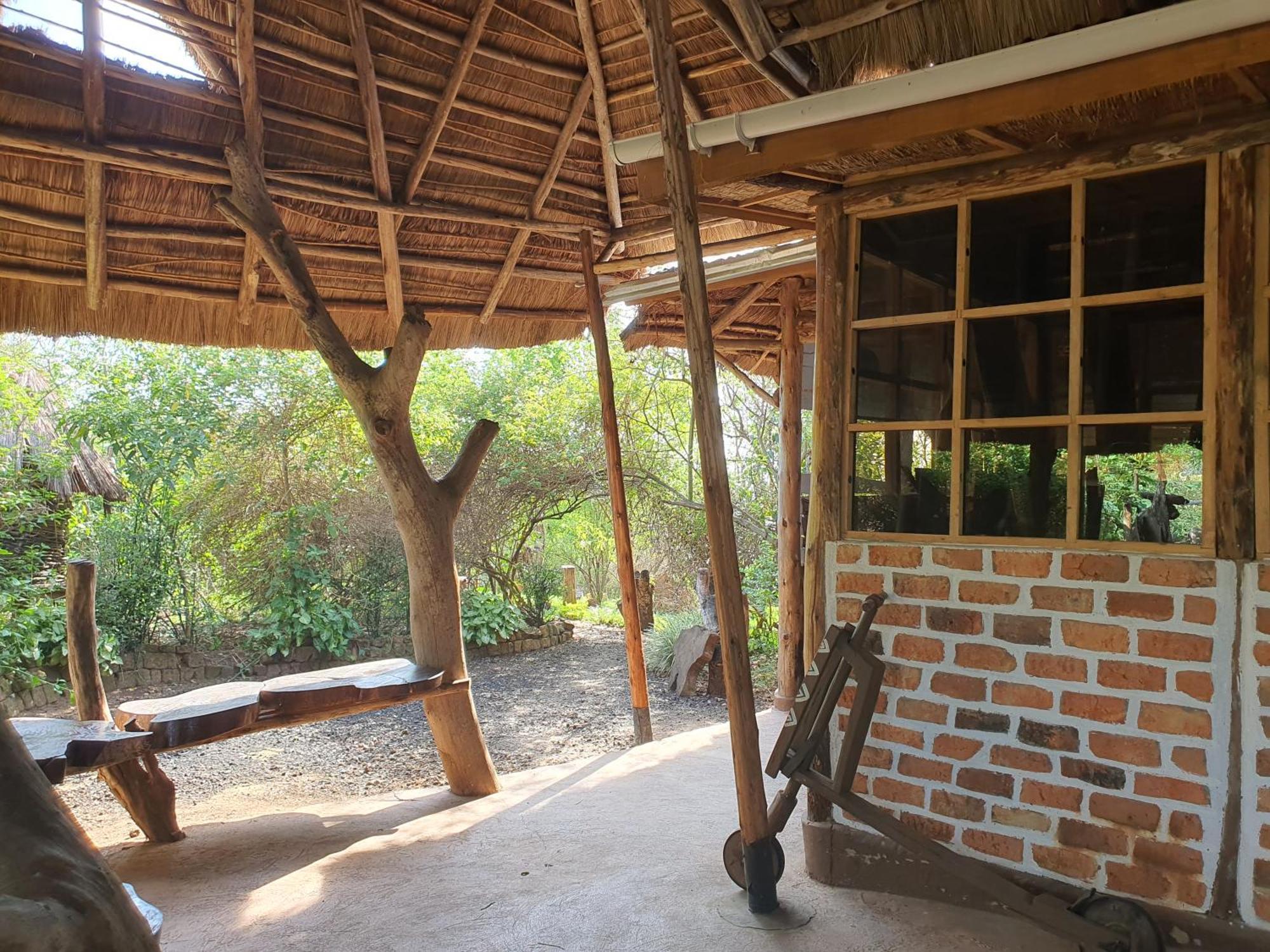 Topi Lodge Katunguru ภายนอก รูปภาพ