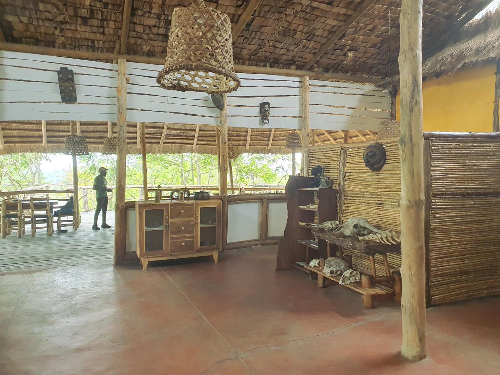 Topi Lodge Katunguru ภายนอก รูปภาพ